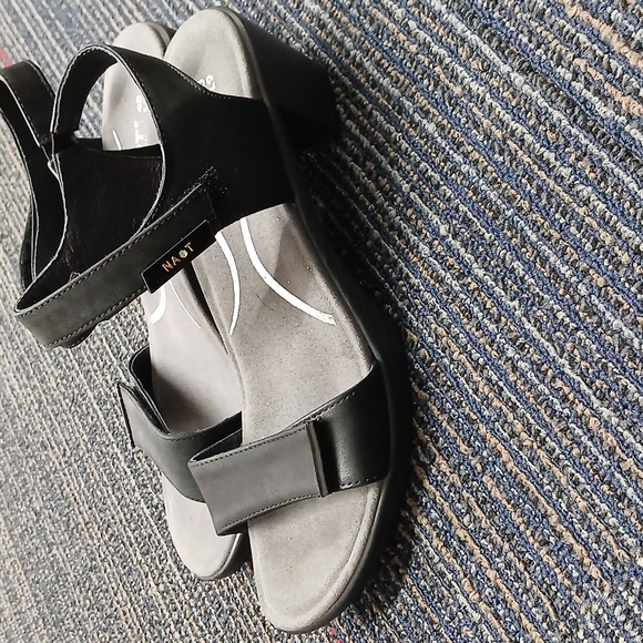 Naot Intact Black Leather Heeled Sandal, Adjustable Straps, Euro 40, US 9 - Picture 3 of 8